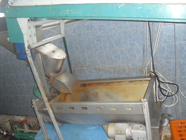Mill for maceration of apples
