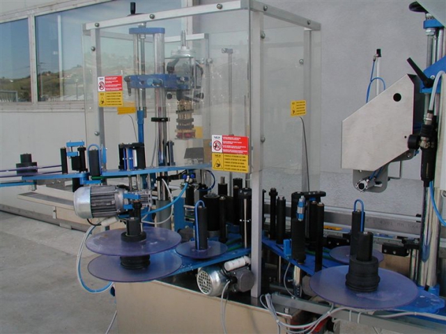 Self adhesive labeling meb 3 stations