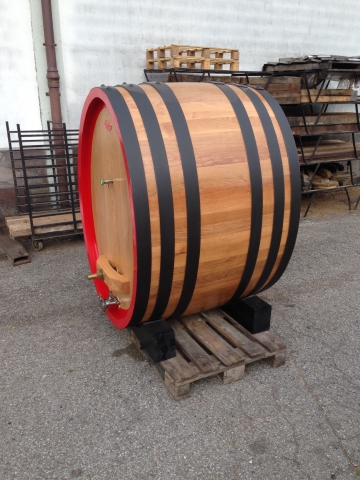 Round slavonia oak barrel, capacity 10 hl