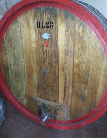 Used oak barrels, capacity 28 hl