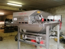 Complete milani grape selection and destemming system
