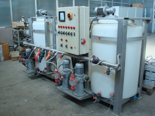 Clarifier or products dispenser