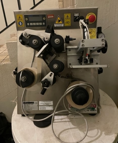 bench labeling machine