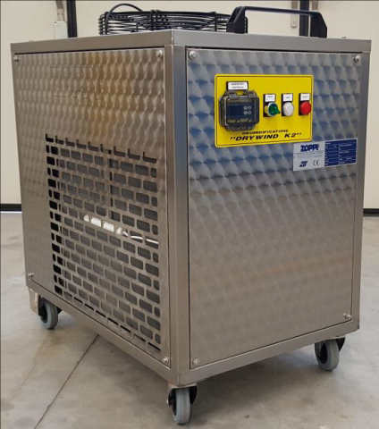 Refrigeration circuit dehumidifier