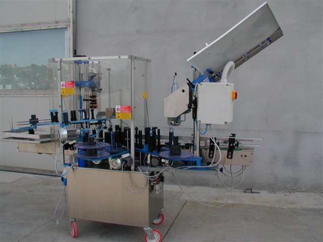Self adhesive labeling meb 3 stations