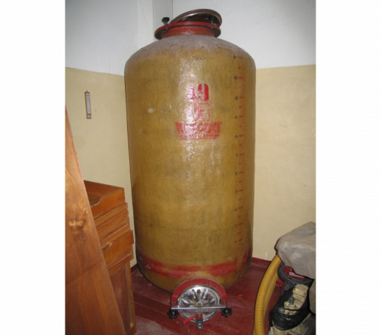 Used fiberglass tank for wine, hl 15
