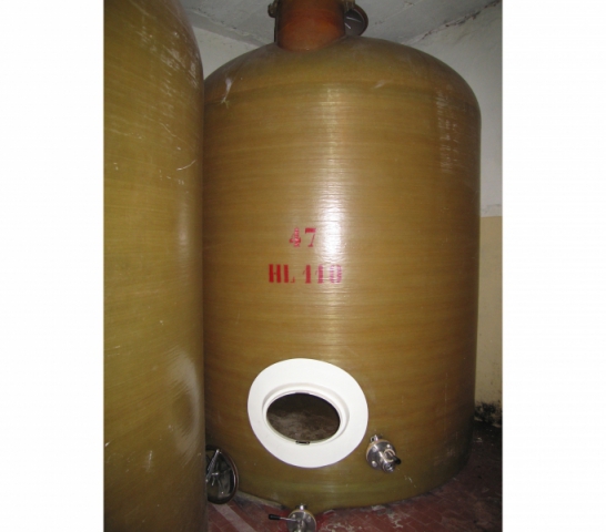 Used fiberglass tank for wine, hl 110