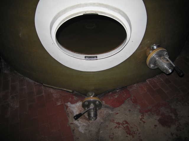 Used fiberglass tank for wine, hl 110