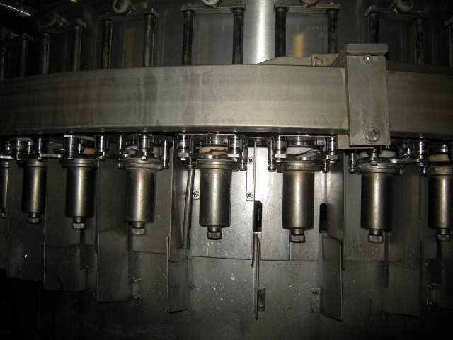 Isobaric filling machine with 48 taps