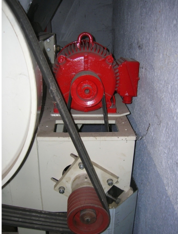 Crusher piston pump