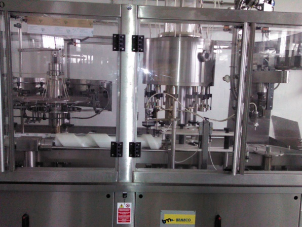 Complete bottling line for oil in glass bottles