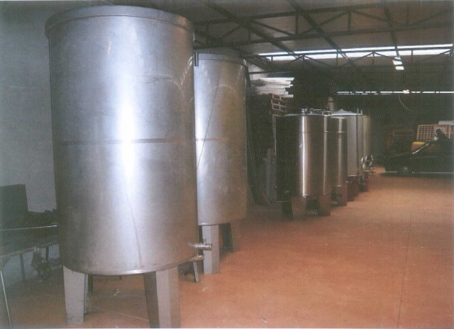 Batch of eight tanks