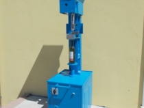 Semiautomatic capping machine