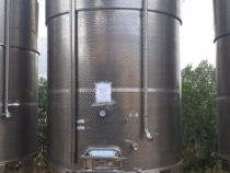 Serbatoio hl 150 da vinificazione con fondo inclinato