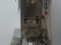 Semiautomatic capping machine