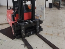 Electric forklift