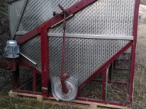 Grape conveyor