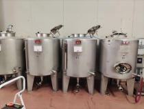 Lot of 8 10 hl stainless steel tanks