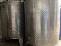 Always full 20 hl stainless steel tanks