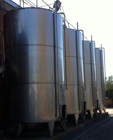 Serbatoi hl 100 da vinificazione  in acciaio inox