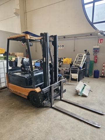 Elevatore elettrico still