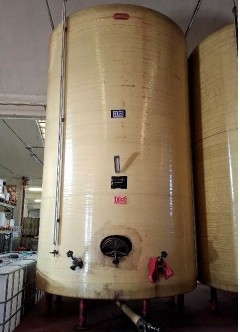 Lotto di serbatoi in vetroresina